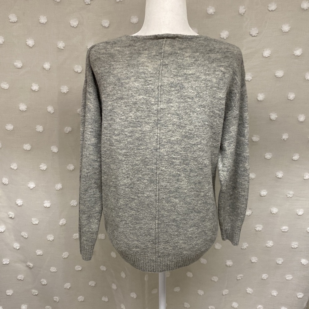 H & M Gray V-Neck Long Sleeve Sweater Size XS - Picture 4 of 6